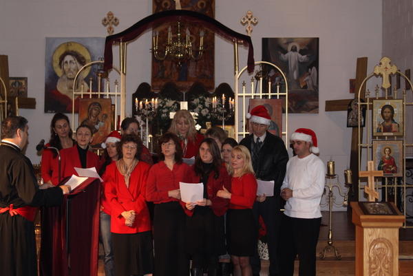 COLINDE  INAINTE DE CRACIUN 2010 013